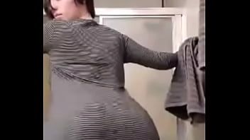 Redare Tânără milf își tachina sânii mari pe ameporn