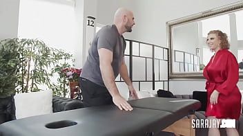 play 巨根はチンポ愛好家サラ・ジェイとカーメラ・クラッチを平手打ちし、彼らはそれを愛しています