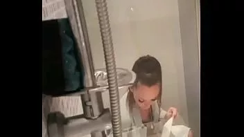Jouer Compilation salope ukrainienne sur les toilettes