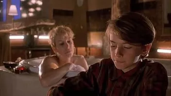 Redare Jamie Lee Curtis nud mame baieti 1994