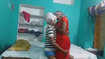 চালান মা চোদার জন্য ছেলে বন্ধুর জন্য অপেক্ষা করুন