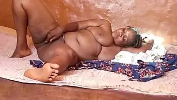 Reproducir Promoción este video se vendió por $10 en xred, lo que lleva es gratis por 5 días, aproveche esta promoción título "the cheikh-anta-diop university of dakar a teacher does this fingering with the bottle by Assistant"