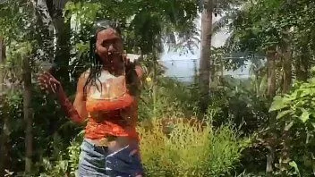 تشغيل وقت الاستحمام مرة أخرى...... فتاة آسيوية جميلة ذات أثداء كبيرة وجسم رائع.... انتعش في الخارج...... استمتع........