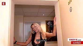 Afspelen Smerige Lana Vegas is een geile MILF die geen genoeg kan krijgen van jonge neukhengsten en hun spermaladingen (Duits) → volledige gratis scène op lana.erotik.com