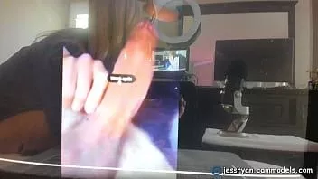 تشغيل شاب معلق مكسيكي مع قضيب كبير يحصل على مراجعته من جبهة تحرير مورو الإسلامية جيس ريان