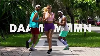 播放 Bangbros - 慢跑摩洛伊斯兰解放阵线斯蒂芬妮爱引起了brickzilla和dwaynefoxxx的注意