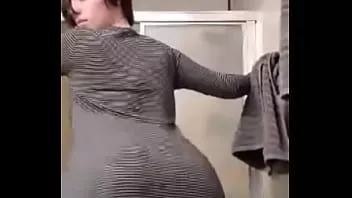 Redare Tânără milf își tachina sânii mari pe ameporn