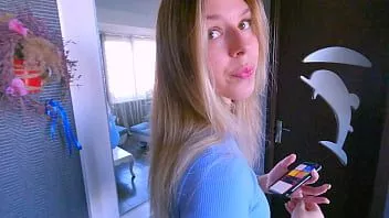 Jouer Un ami de la famille baise la femme de son meilleur ami
