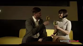 Jouer Le chef bien membré Yanick Shaft utilise sa grosse bite pour étirer l'écart anal du démon Alysa - Teaser 4K
