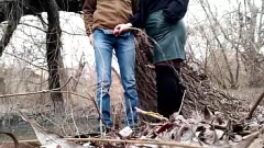 Redare Crazy MILF ajută cu o pisică și e de rahat cocoș în aer liber