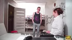 Reproducir TUTOR4K. Profesora MILF caliente se vuelve loca con su joven tutor en una ardiente sesión de tutorial en HD