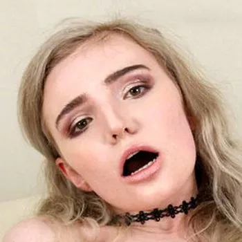 Pornostar Lizi Smoke